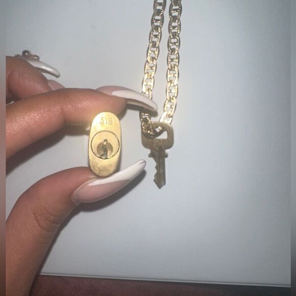 #319 and Key on a Chain Louis Vuitton - Picture 6 of 9